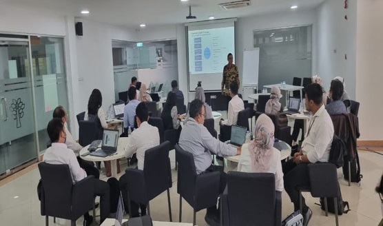 Mempelajari pengetahuan dan kemampuan
manajemen terkini agar performa organisasi perusahaan klien berjalan baik. Selain itu, juga mampu membangun jejaring antar sesama professional.