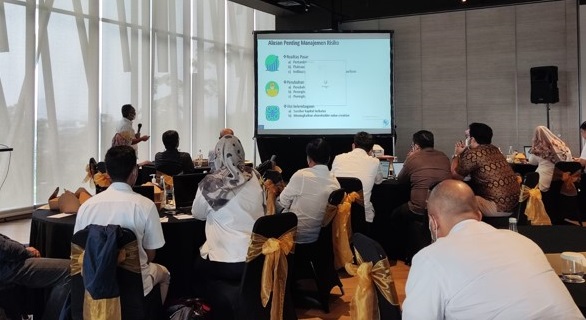 Secara khusus dirancang untuk kebutuhan clients, dimana di layanan In-House Training ini kami menyusun
program practical skills and knowledges bagi SDM
perusahaan klien guna mencapai tujuan perusahaannya.